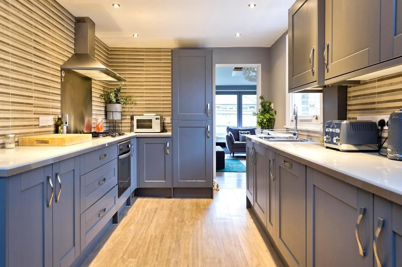 Stylish Family Home By Twickenham Stadium By Underthedoormat location