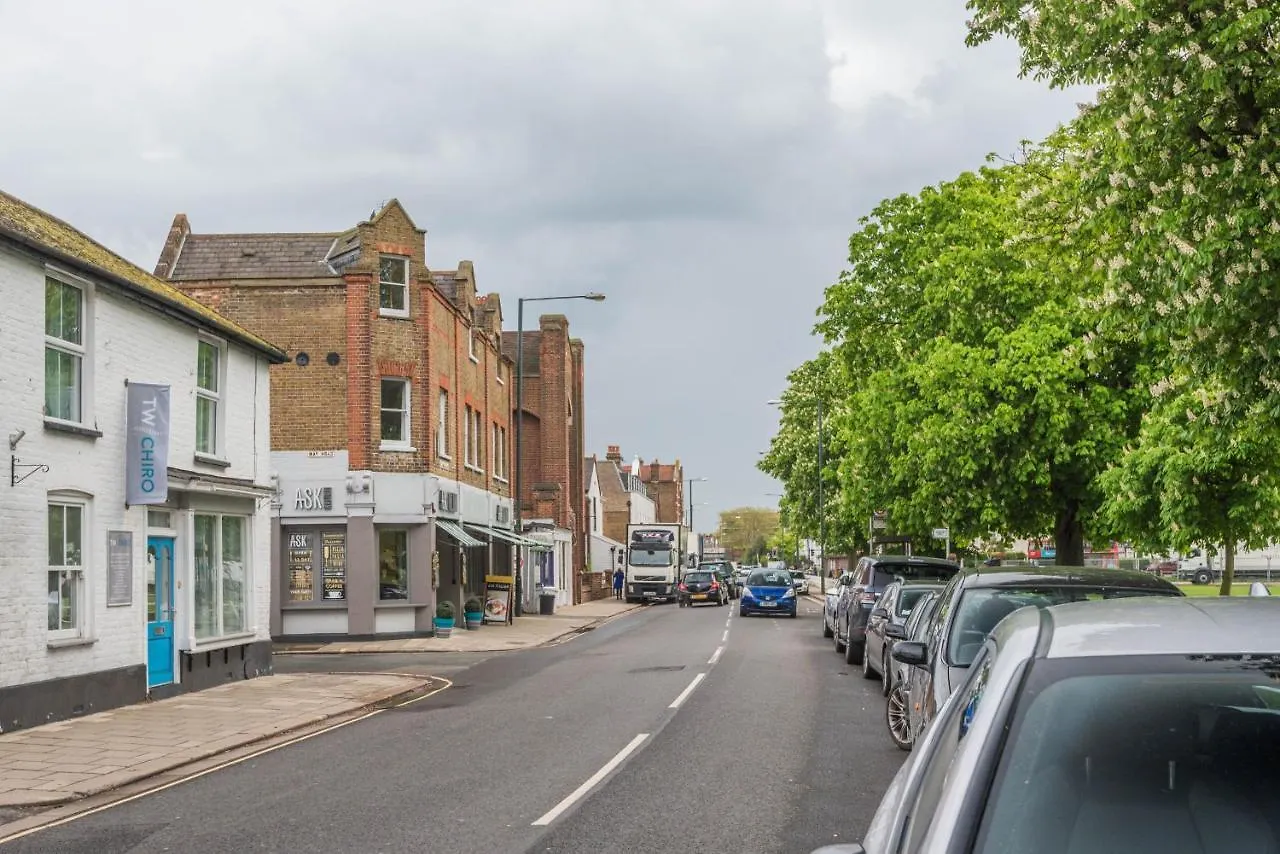 Apartment Stylish Family Home By Twickenham Stadium By Underthedoormat London