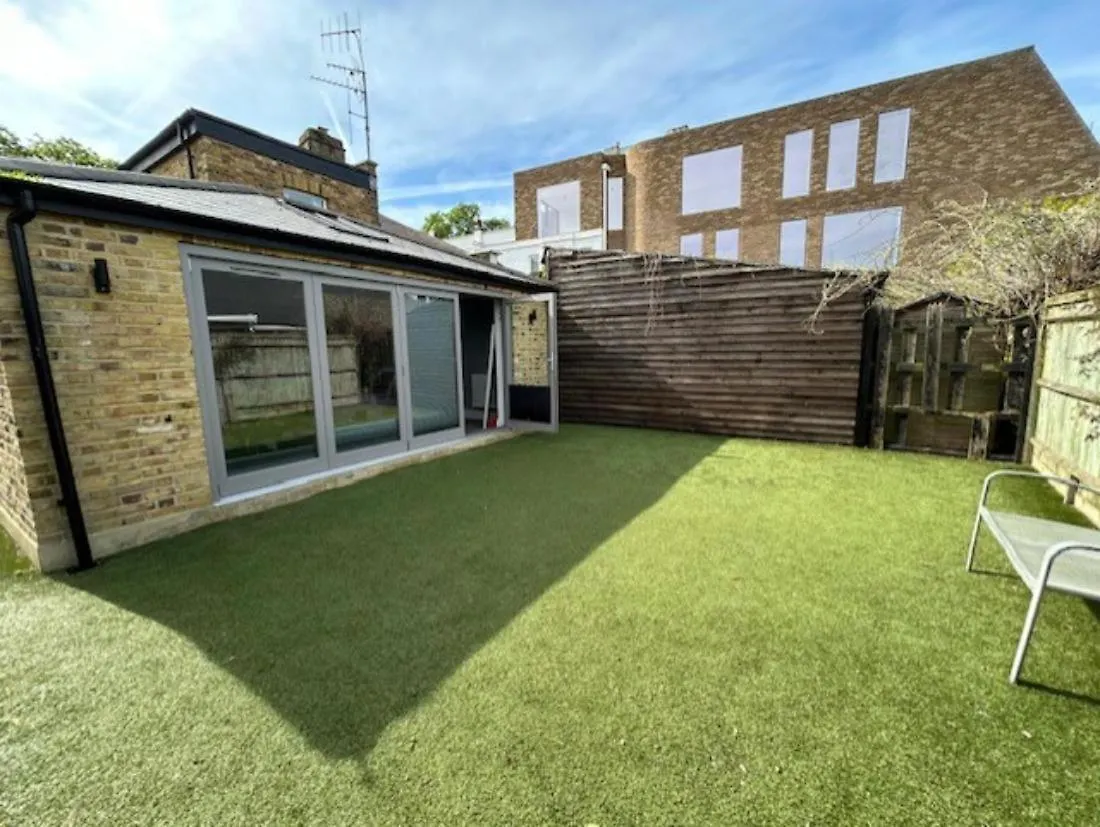 Stylish Family Home By Twickenham Stadium By Underthedoormat London United Kingdom